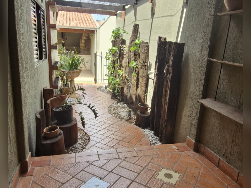 Casa à venda Bairro Seminário com 156m² e 3 quartos por R$ 750.000 - 667d7f22-4e27-49f0-9691-b983f4a78861.jpg