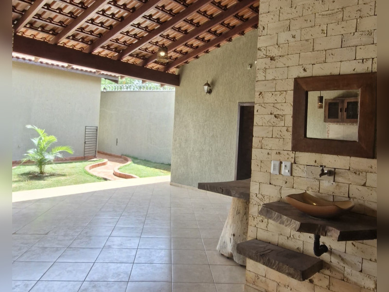 Casa à venda Bairro Seminário com 156m² e 3 quartos por R$ 750.000 - d6bb71ff-378c-4a33-aa5d-fa5c0c6cf6e9.jpg