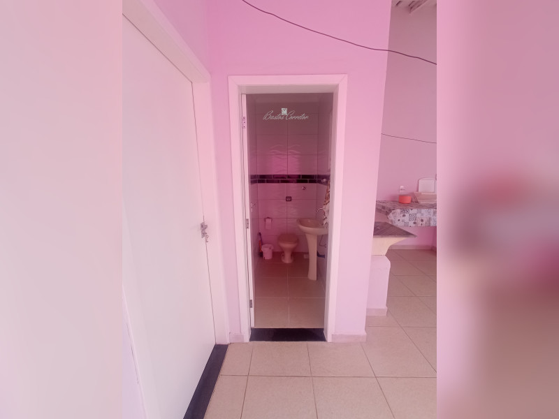 Casa à venda Parque Sao Lourenco com 300m² e 5 quartos por R$ 900.000 - fundos-banheiro.jpg