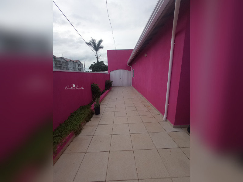 Casa à venda Parque Sao Lourenco com 300m² e 5 quartos por R$ 900.000 - lateral-direita-1.jpg