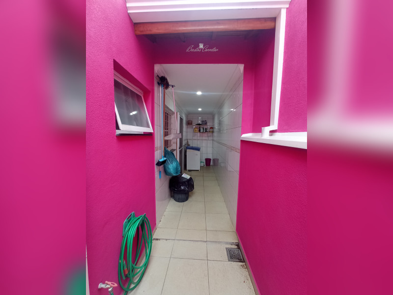 Casa à venda Parque Sao Lourenco com 300m² e 5 quartos por R$ 900.000 - lateral-esquerda.jpg