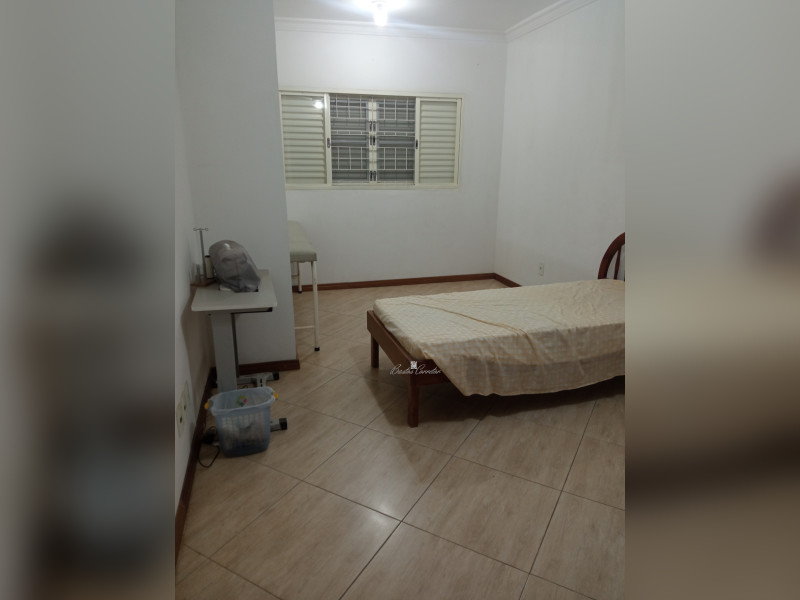 Casa à venda Parque Sao Lourenco com 300m² e 5 quartos por R$ 900.000 - quarto-2.jpg