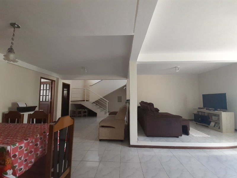 Casa à venda Alto Tarumã com 213m² e 3 quartos por R$ 590.000 - img-20241223-wa0065-2.jpg
