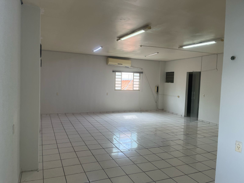 Comercial à venda Centro com 225m² e 1 quarto por R$ 500.000 - whatsapp-image-2025-04-01-at-101342-2.jpeg
