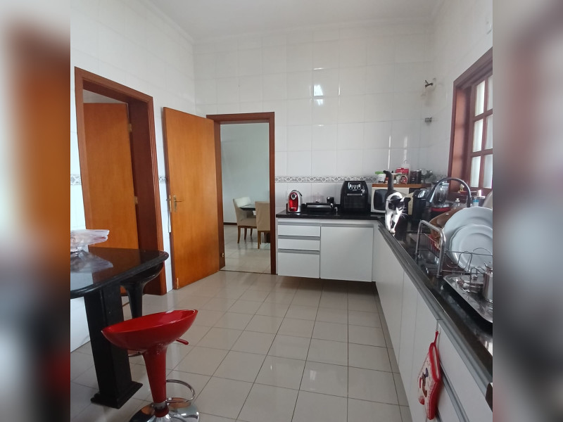 Casa à venda Parque das Flores com 300m² e 3 quartos por R$ 1.490.000 - img-20250117-wa0045.jpg