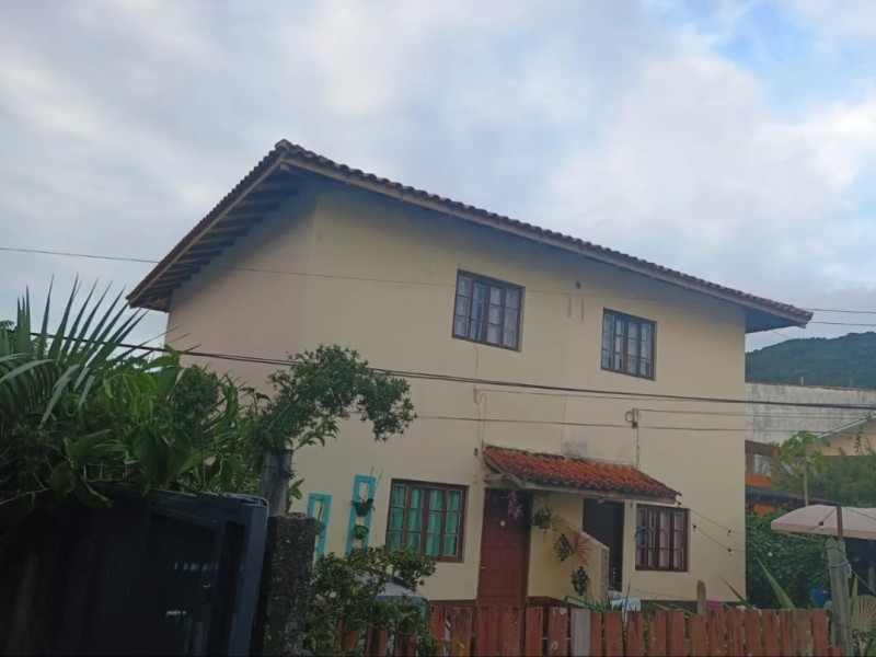 Casa à venda Barra da Lagoa com 500m² e 5 quartos por R$ 1.800.000 - screenshot-20260331-133719-gallery.jpg