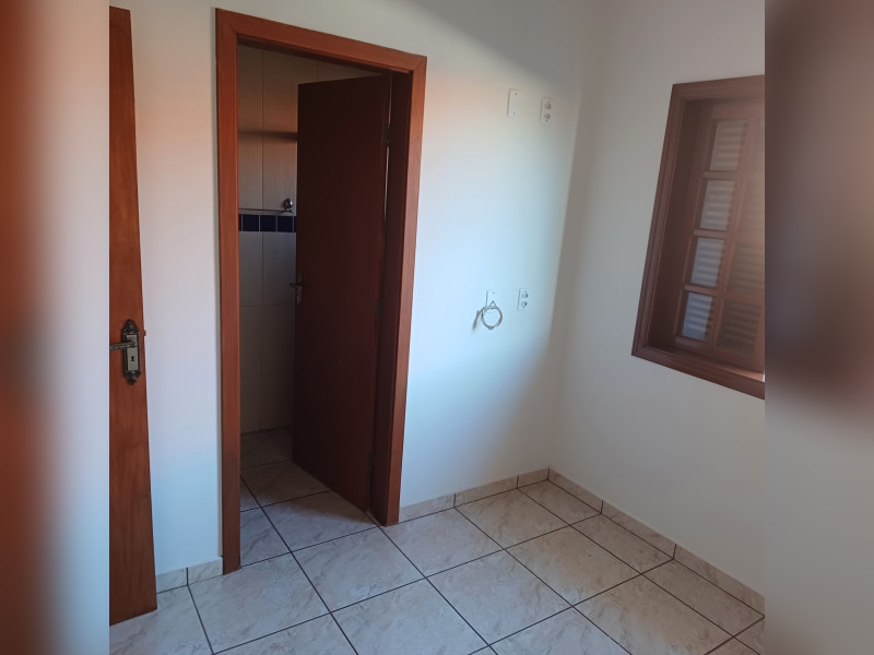 Casa à venda Residencial Corrocher com 379m² e 3 quartos por R$ 650.000 - 1000027161.jpg