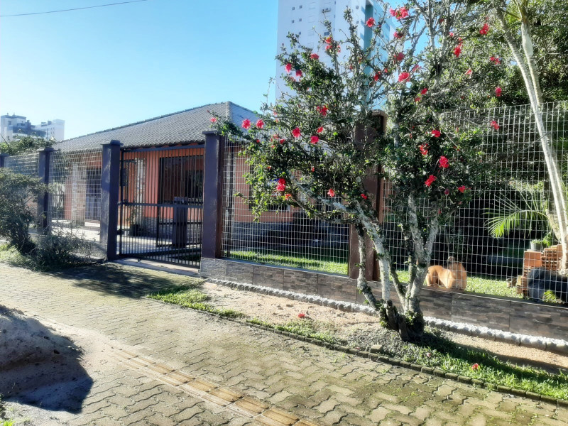 Casa à venda Centro com 625m² e 6 quartos por R$ 1.500.000 - da-lateral-do-patio.jpeg