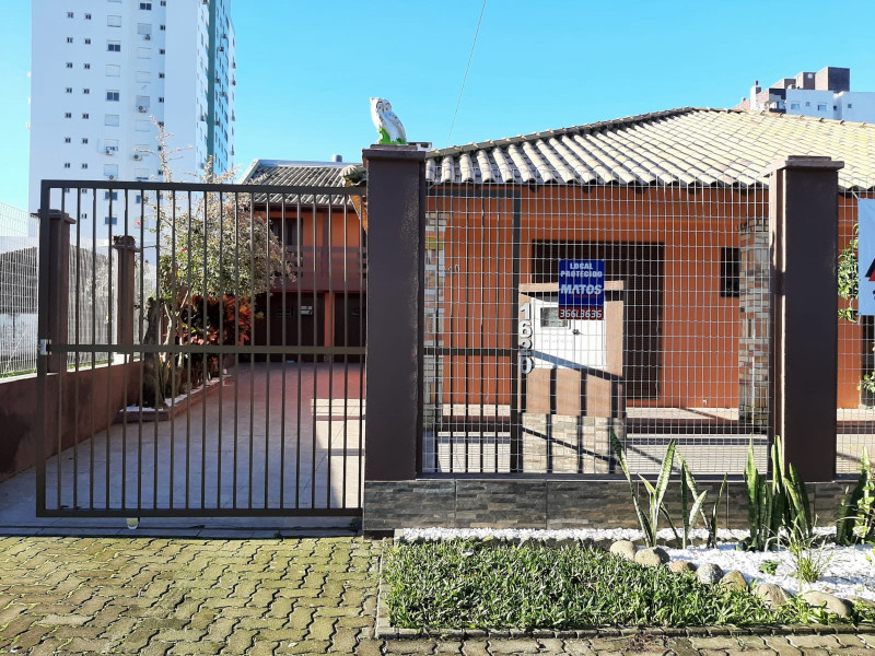 Casa à venda Tramandaí com 625m² e 6 quartos por R$ 1.500.000 - entrada-garagem.jpeg