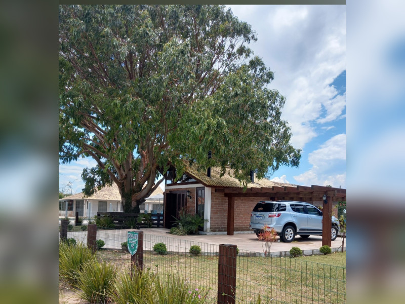 Casa à venda Xangri-Lá com 200m² e 3 quartos por R$ 850.000 - screenshot-20250609-213703-photos.jpg