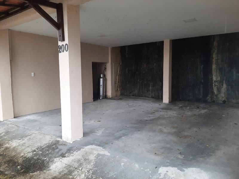 Casa de condomínio à venda Itanhangá com 380m² e 5 quartos por R$ 600.000 - 04-garagem.jpg