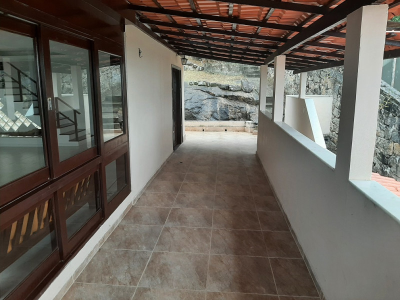 Casa de condomínio à venda Itanhangá com 380m² e 5 quartos por R$ 690.000 - 08-varanda.jpg