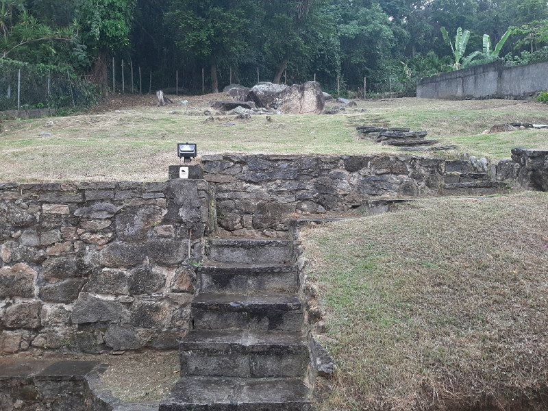 Casa de condomínio à venda Itanhangá com 380m² e 5 quartos por R$ 600.000 - 14-jardim-fundos-da-casa.jpg