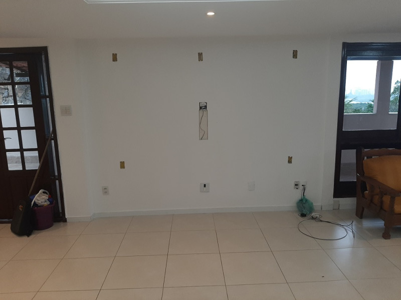Casa de condomínio à venda Itanhangá com 380m² e 5 quartos por R$ 600.000 - 20-sala-parede-para-rack-com-televisao.jpg