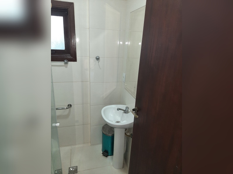 Casa de condomínio à venda Itanhangá com 380m² e 5 quartos por R$ 600.000 - 32-banheiro-de-servico.jpg