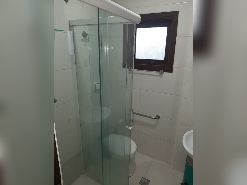 Casa de condomínio à venda Itanhangá com 380m² e 5 quartos por R$ 600.000 - 33-banheiro-de-servico.jpg