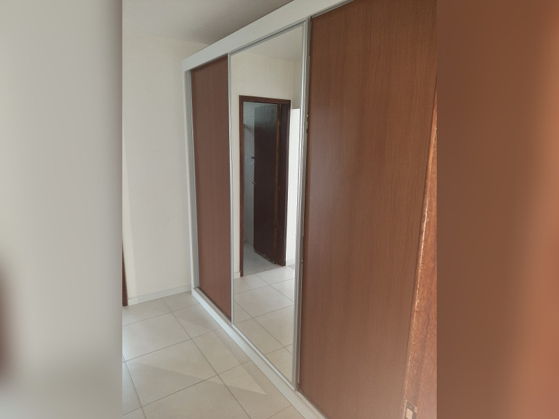 Casa de condomínio à venda Itanhangá com 380m² e 5 quartos por R$ 600.000 - 40-armario-do-closet-da-suite.jpg
