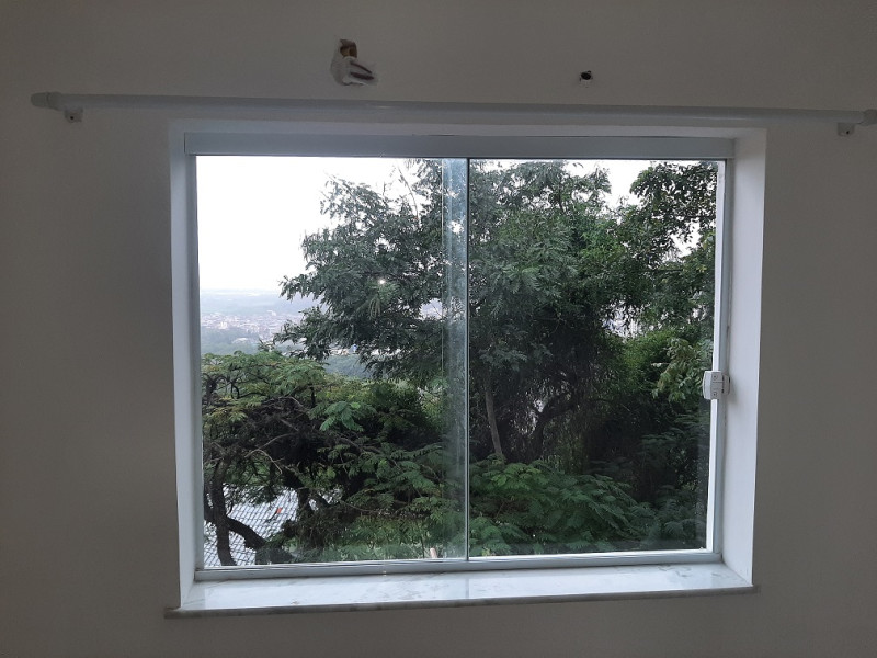 Casa de condomínio à venda Itanhangá com 380m² e 5 quartos por R$ 600.000 - 46-janela-quarto-suite.jpg