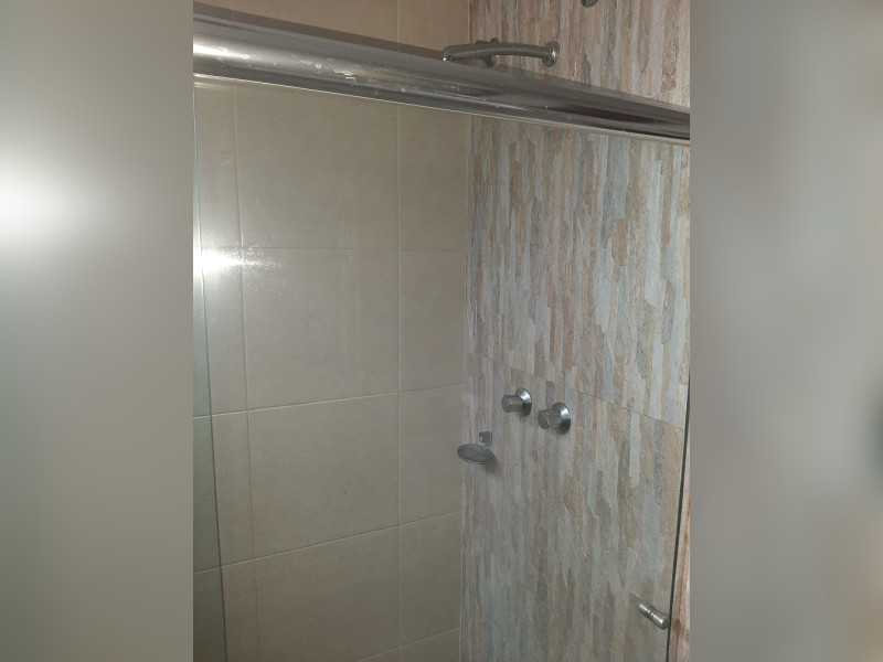 Casa de condomínio à venda Itanhangá com 380m² e 5 quartos por R$ 600.000 - 57-banheiro-dos-quartos-box.jpg