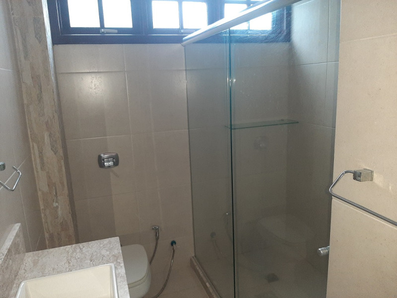 Casa de condomínio à venda Itanhangá com 380m² e 5 quartos por R$ 600.000 - 58-banheiro-dos-quartos.jpg