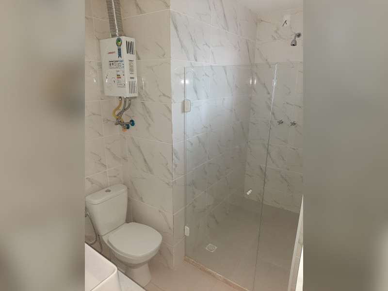 Casa de condomínio à venda Itanhangá com 380m² e 5 quartos por R$ 600.000 - 69-banheiro-visao-da-porta.jpg