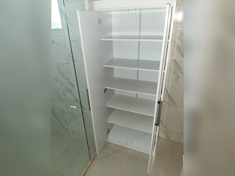 Casa de condomínio à venda Itanhangá com 380m² e 5 quartos por R$ 600.000 - 72-armario-do-banheiro.jpg