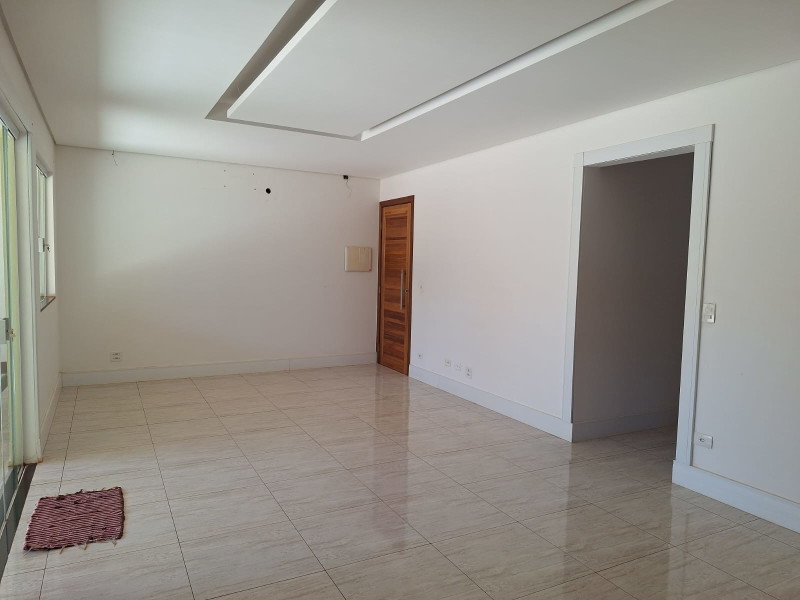 Casa à venda Centro com 280m² e 3 quartos por R$ 99.999.999 - 1000326851.jpg