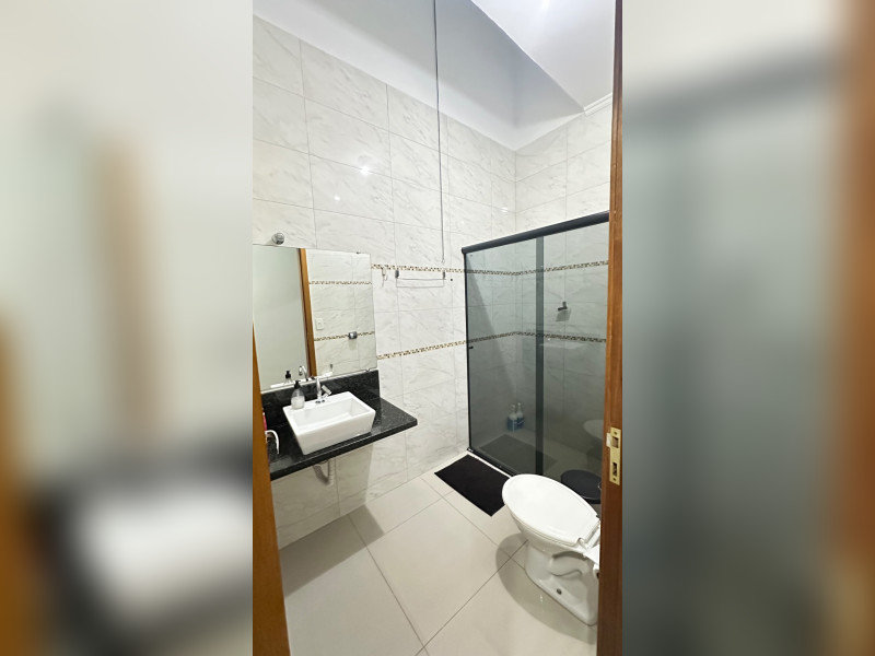 Casa à venda Loteamento Chamonix com 107m² e 3 quartos por R$ 420.000 - banheiro-social.jpg