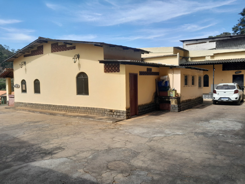 Casa à venda Mantiquira com 360m² e 5 quartos por R$ 550.000 - 1000502803.jpg