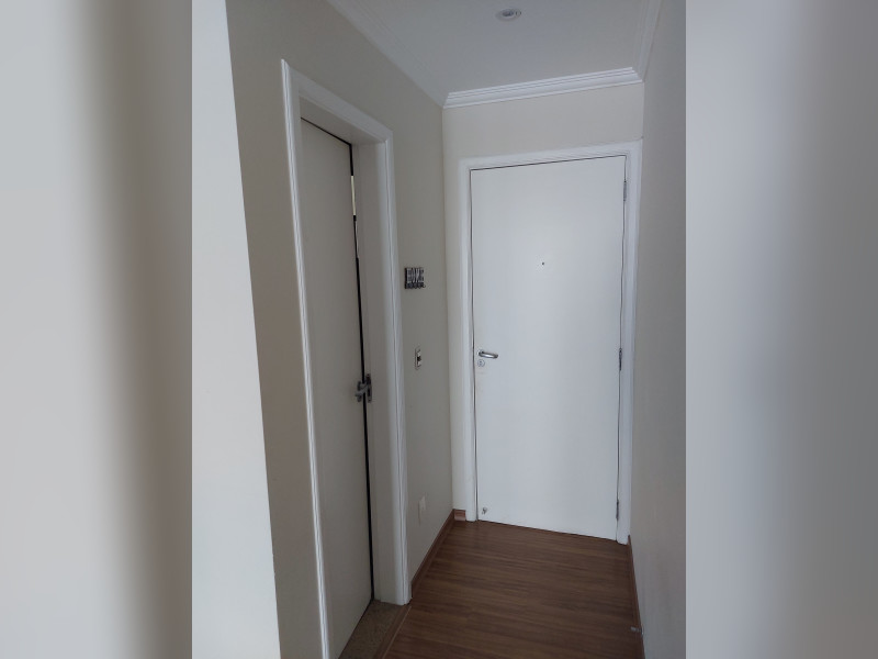 Apartamento à venda Vila Japi II com 91m² e 3 quartos por R$ 680.000 - 01porta-entrada-e-lavabo-social.jpg