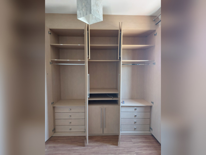 Apartamento à venda Vila Japi II com 91m² e 3 quartos por R$ 680.000 - 12suite-armario-a.jpg