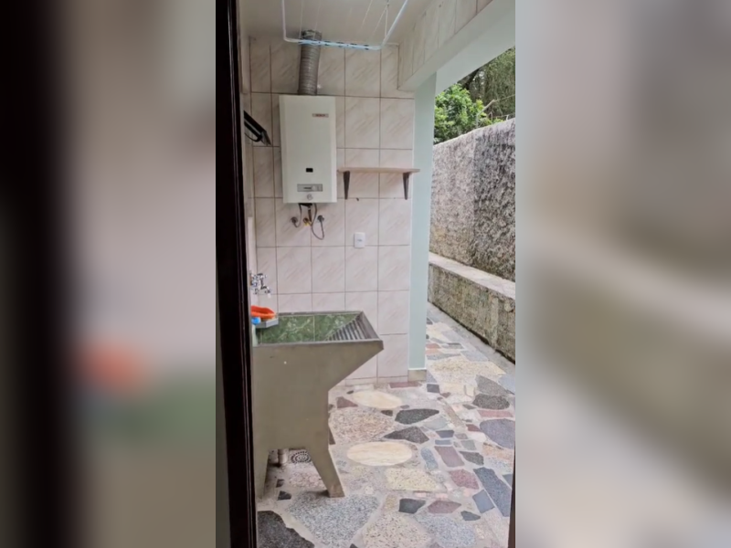 Casa para alugar Santa Felicidade com 100m² e 2 quartos por R$ 3.000 - lavanderia.png