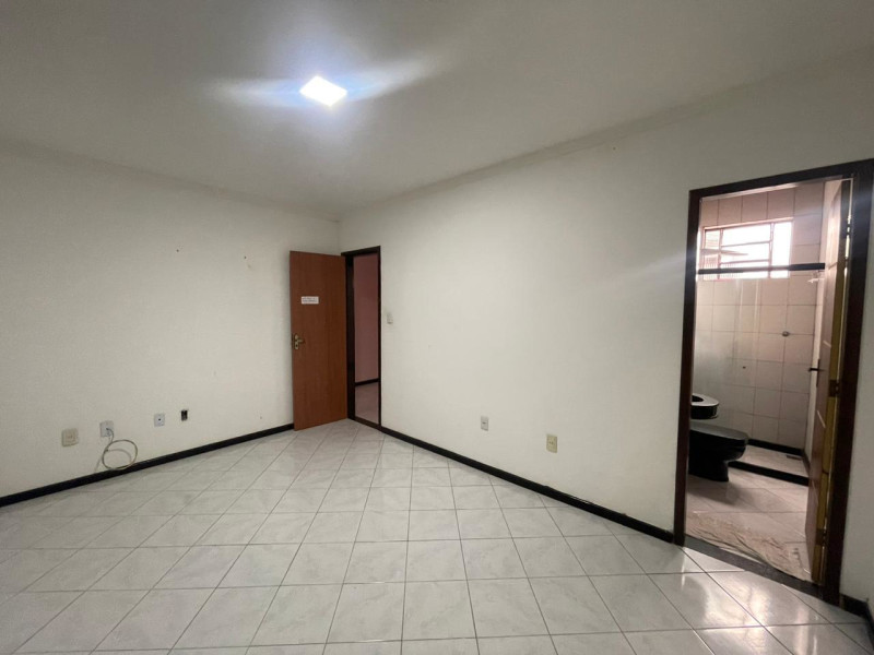 Casa à venda Centro com 365m² e 3 quartos por R$ 600.000 - 1000397071.jpg