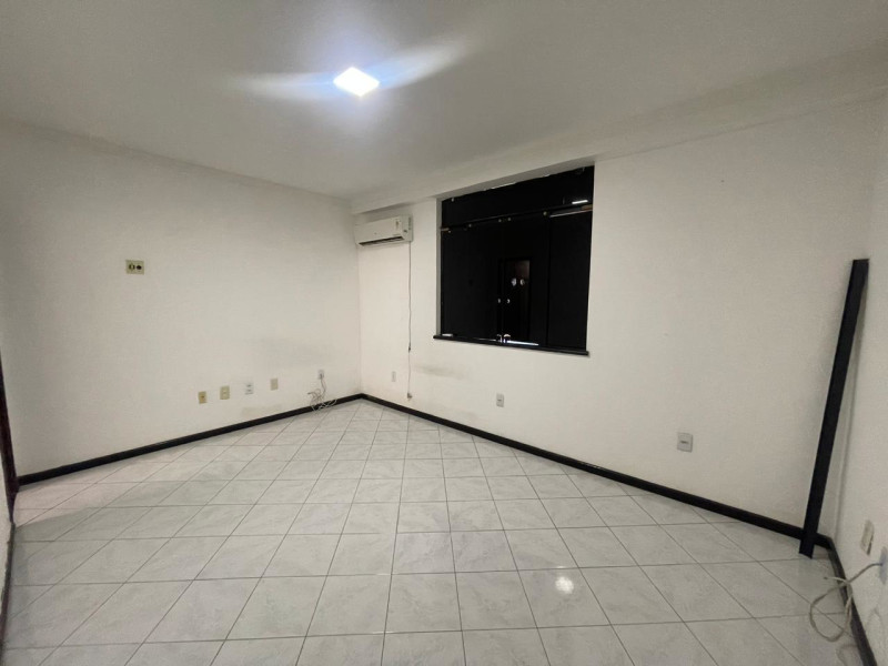 Casa à venda Centro com 365m² e 3 quartos por R$ 600.000 - 1000397072.jpg