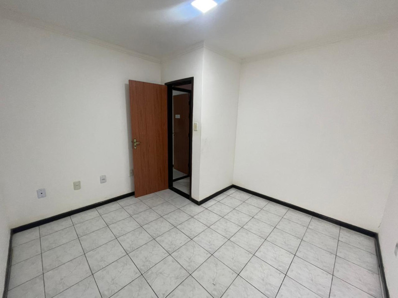 Casa à venda Centro com 365m² e 3 quartos por R$ 600.000 - 1000397077.jpg