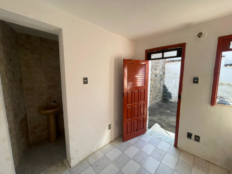 Casa à venda Centro com 365m² e 3 quartos por R$ 600.000 - 1000397095.jpg