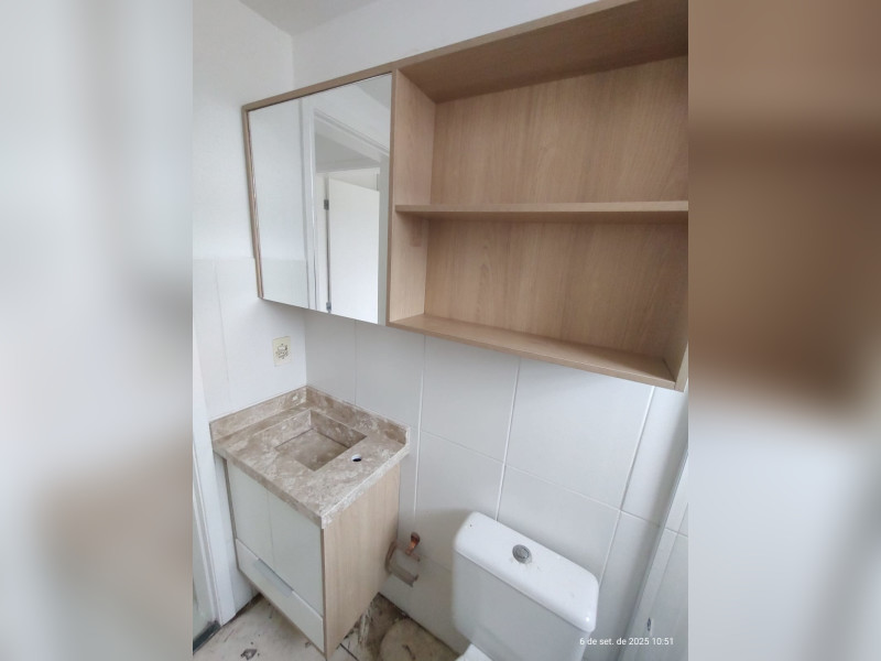 Apartamento à venda Loteamento Mogilar com 48m² e 2 quartos por R$ 350.000 - banheiro.jpg
