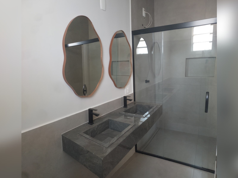 Apartamento à venda Sion com 98m² e 3 quartos por R$ 719.000 - suite-master-banheiro.jpeg