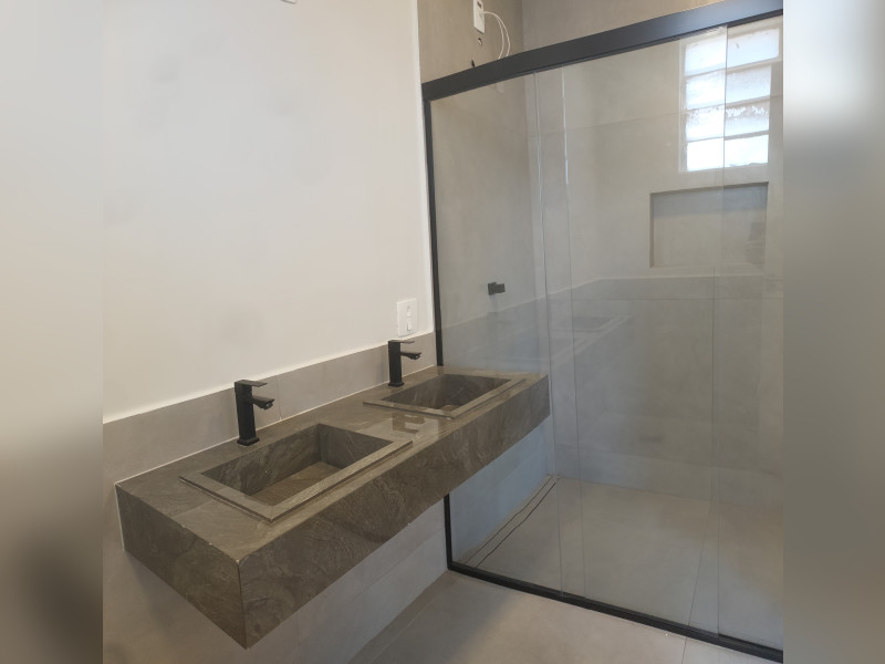 Apartamento à venda Sion com 98m² e 3 quartos por R$ 719.000 - suite-master-banheiro1.jpg