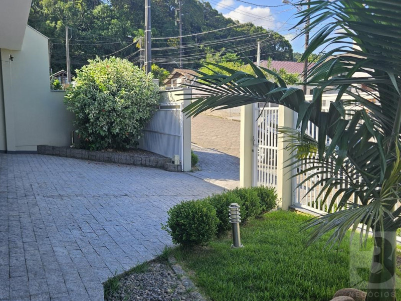 Casa à venda Boa Vista com 511m² e 8 quartos por R$ 2.300.000 - jardim-frente.jpg