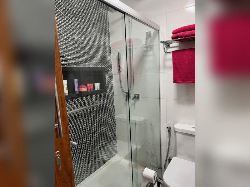 Casa de condomínio à venda Freguesia (Jacarepaguá) com 88m² e 2 quartos por R$ 430.000 - banheiro-suite-1.jpg