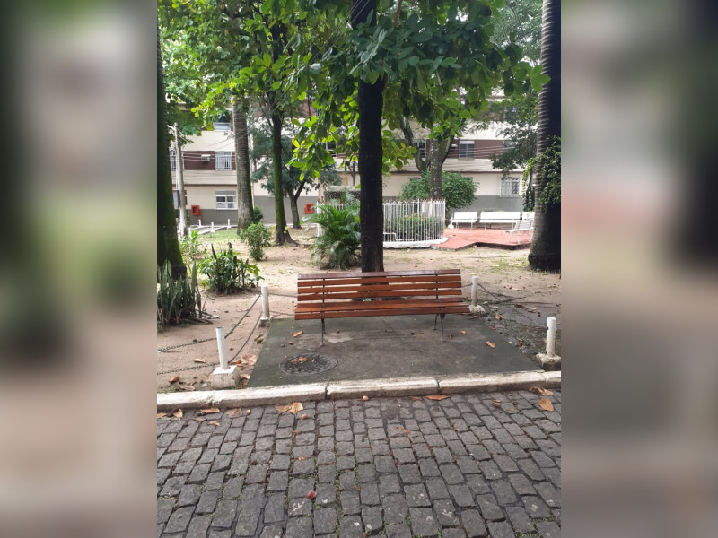 Apartamento à venda Del Castilho com 40m² e 1 quarto por R$ 159.500 - area-externa-banco.jpeg