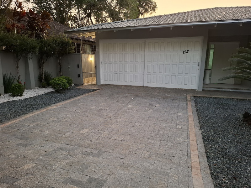 Casa à venda Saguaçu com 200m² e 4 quartos por R$ 1.395.000 - fotojoinville01.jpg