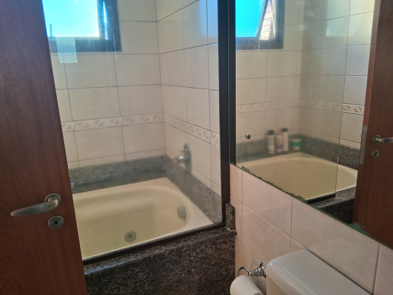 Apartamento à venda Menino Deus com 92m² e 3 quartos por R$ 875.000 - suite-banheiro-2-original.jpeg