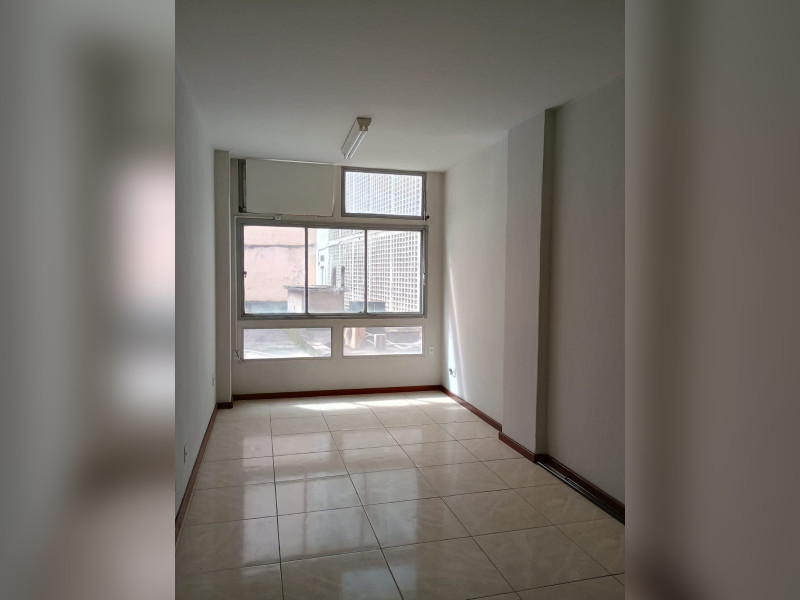 Comercial à venda Centro com 30m² e 1 quarto por R$ 170.000 - 1983ce2c-ef6b-4099-b3bb-2004bc353ccf.jpeg
