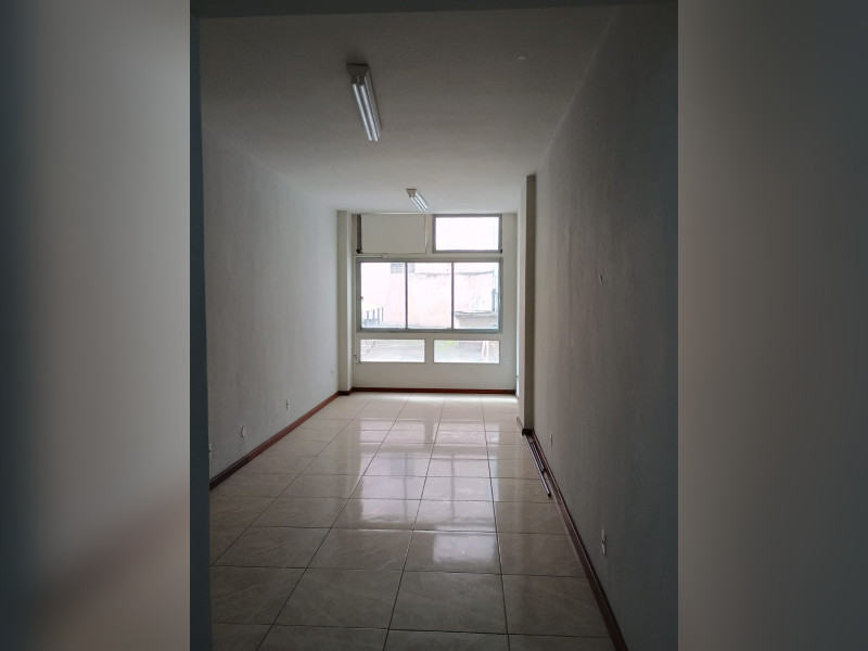 Comercial à venda Centro com 30m² e 1 quarto por R$ 170.000 - e1a3bf99-6520-4f04-87fb-c067dd4fbf4e.jpeg