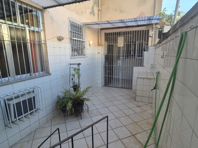 Apartamento à venda Santa Rosa com 114m² e 3 quartos por R$ 500.000 - area-de-servico-coberta-e-descoberta.jpg