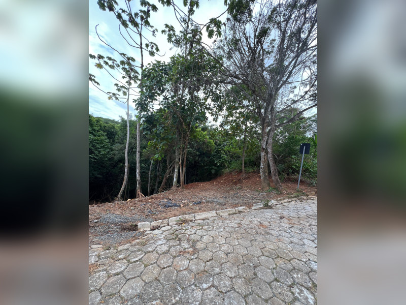 Terreno à venda Cabeçudas com 240m² e 0 quartos por R$ 850.000 - img-20250712-wa0014.jpg
