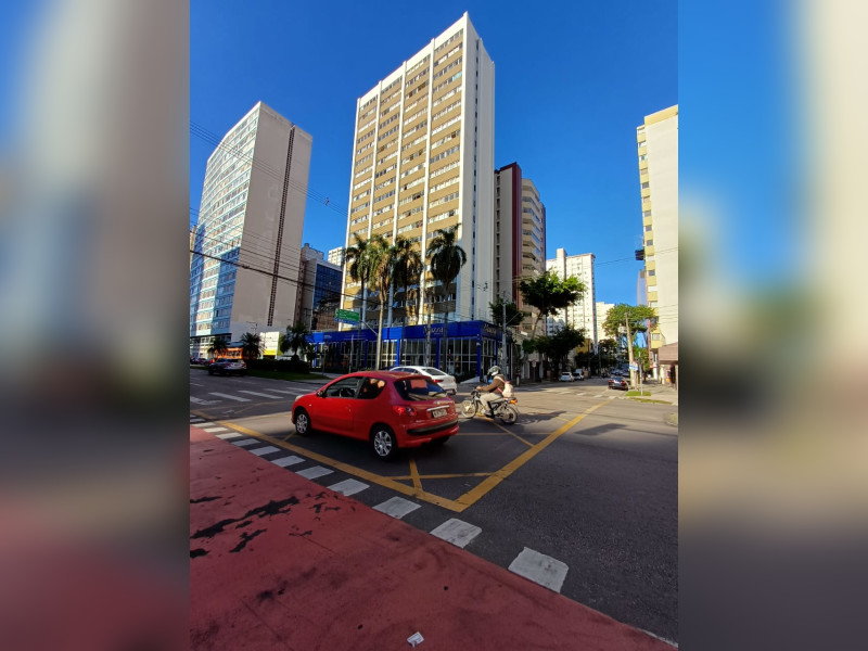 Apartamento à venda Centro com 70m² e 2 quartos por R$ 488.000 - fachada-do-predio-de-frente-01.jpg