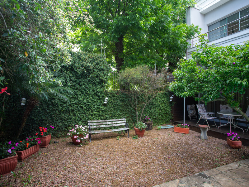 Casa à venda Igará com 400m² e 4 quartos por R$ 1.990.000 - jardim.jpg